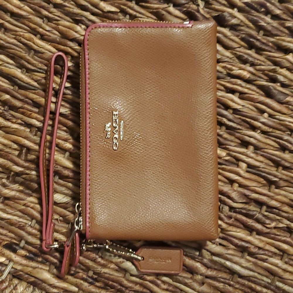 $2️⃣0️⃣Authentic Coach leather wristlet